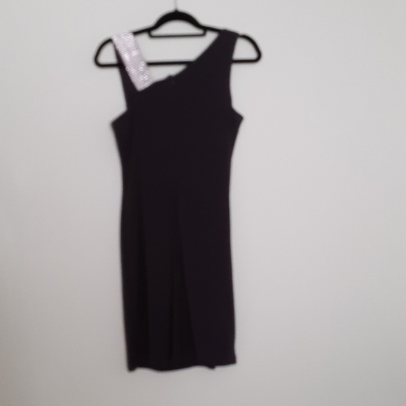 Beautiful Elegant Dress - Picture 2 of 8